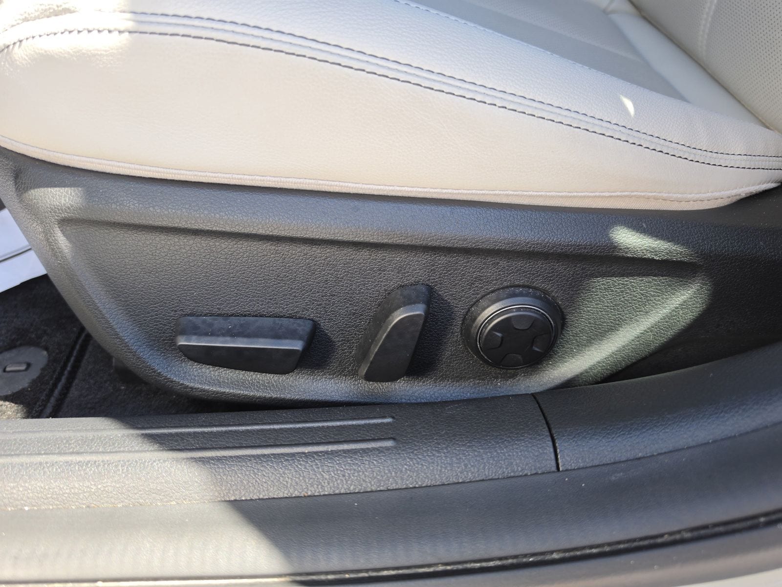 2025 GENESIS G70 Standard - Photo 22