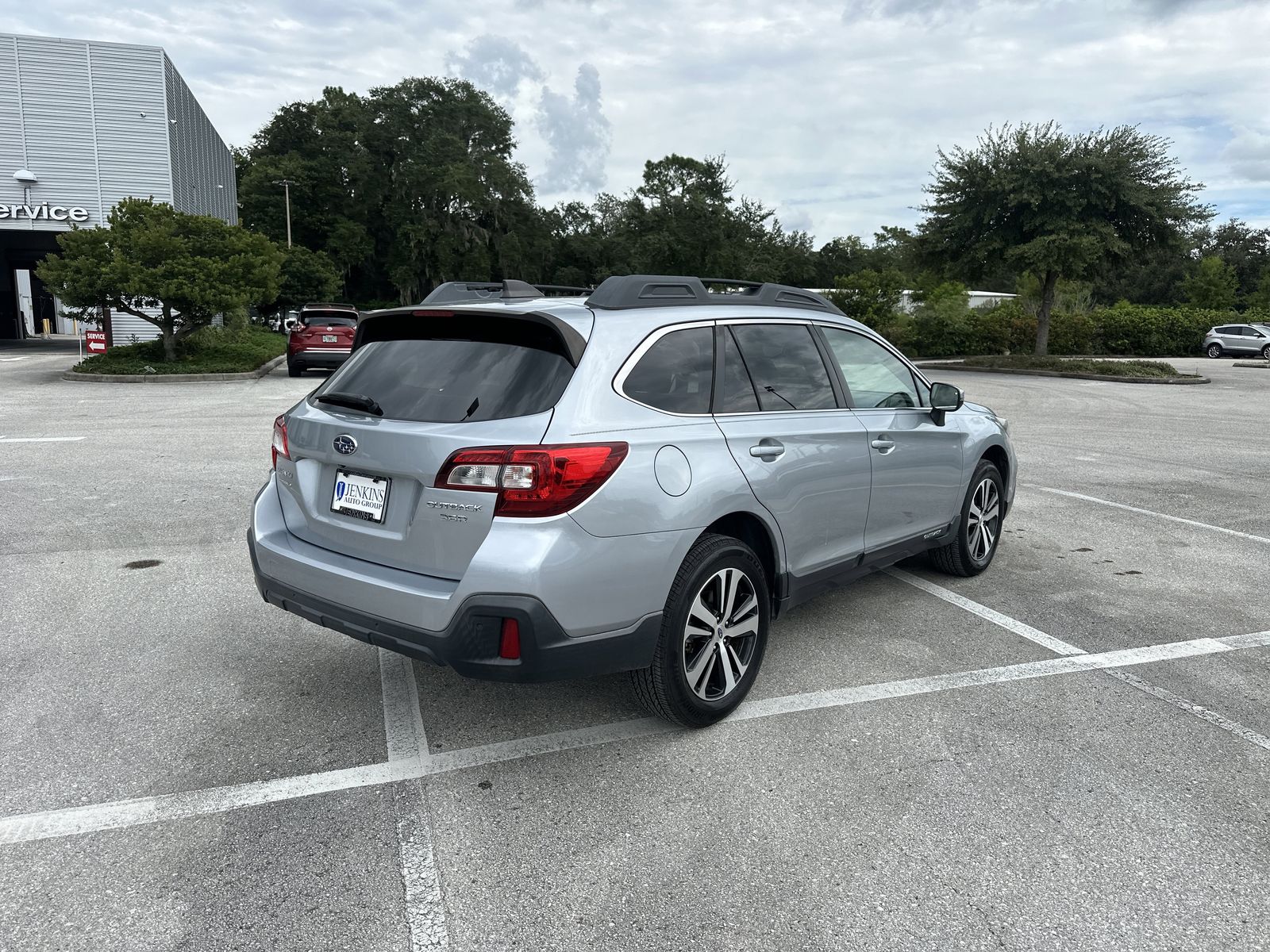2019 Subaru Outback 3.6R Limited photo 2