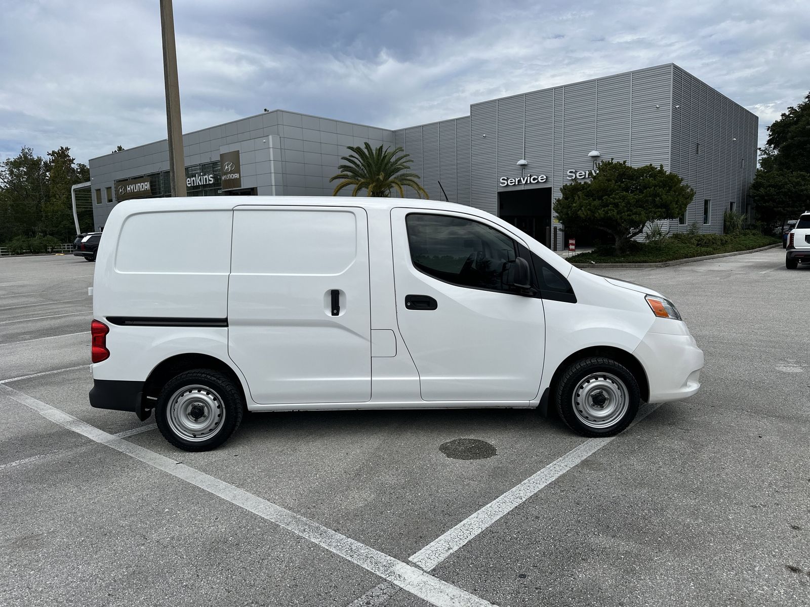 2020 Nissan NV200 S photo 2