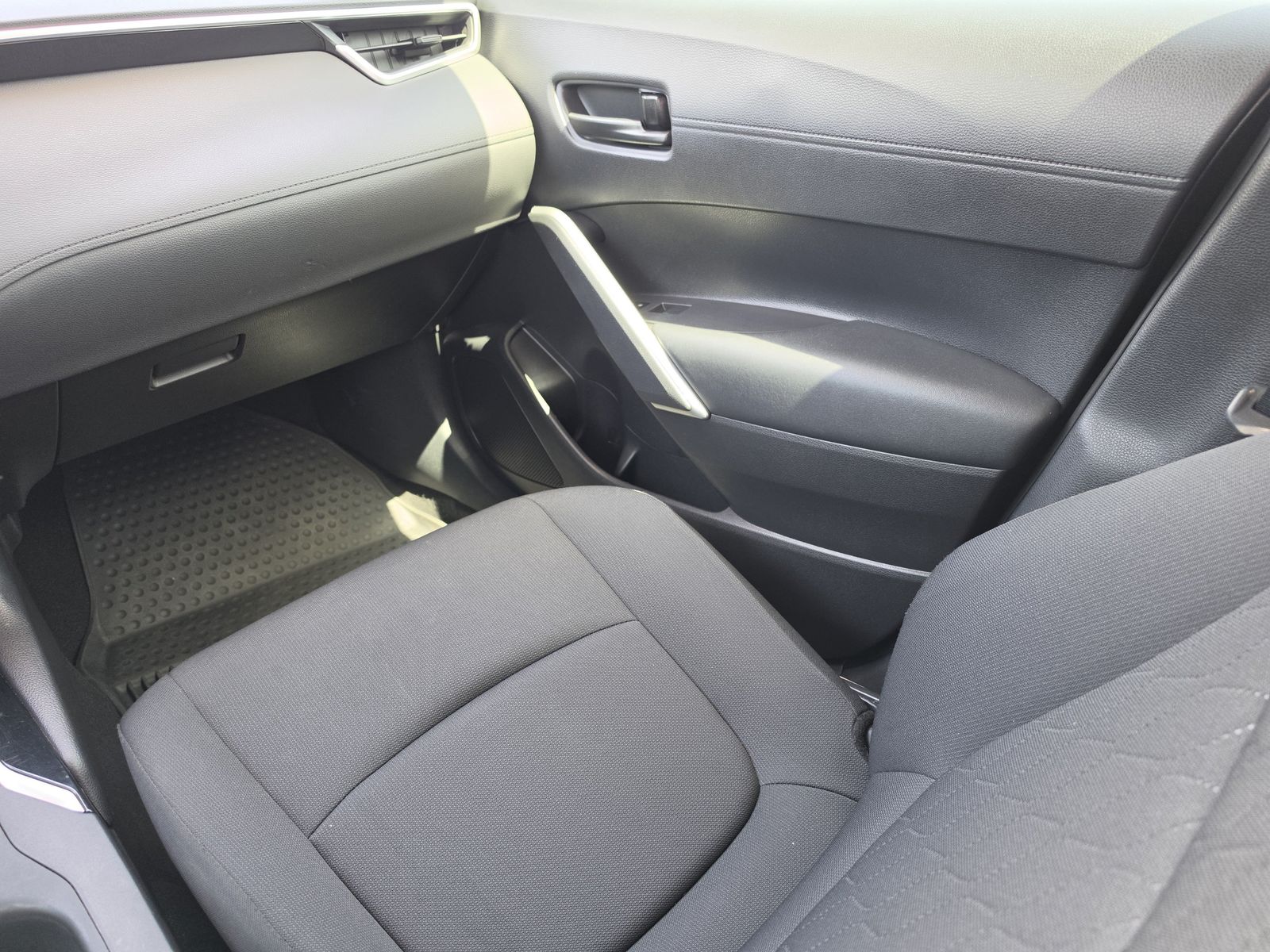 2022 Toyota Corolla Cross LE - Photo 22