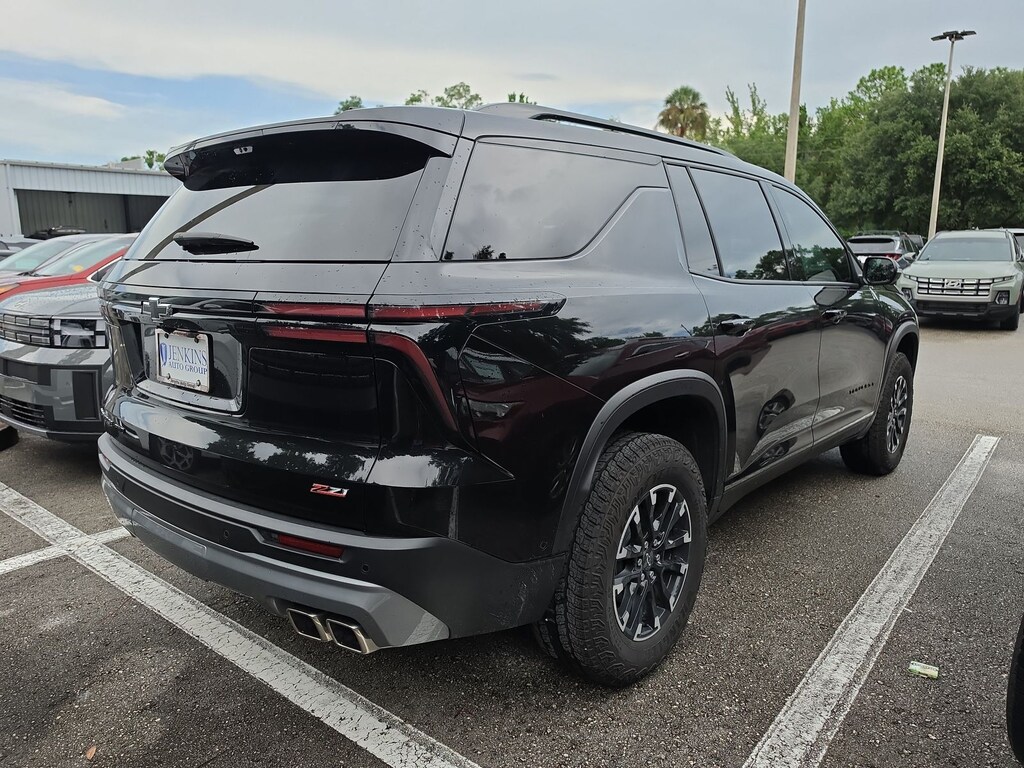Used 2025 Chevrolet Traverse Z71 SUV