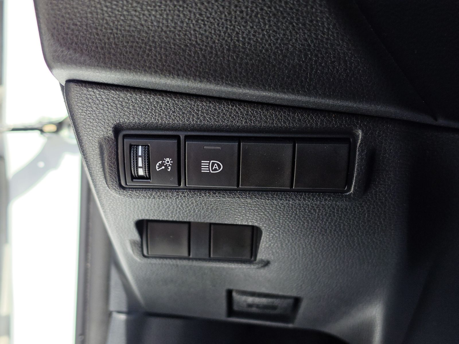 2022 Toyota Corolla Cross LE - Photo 32