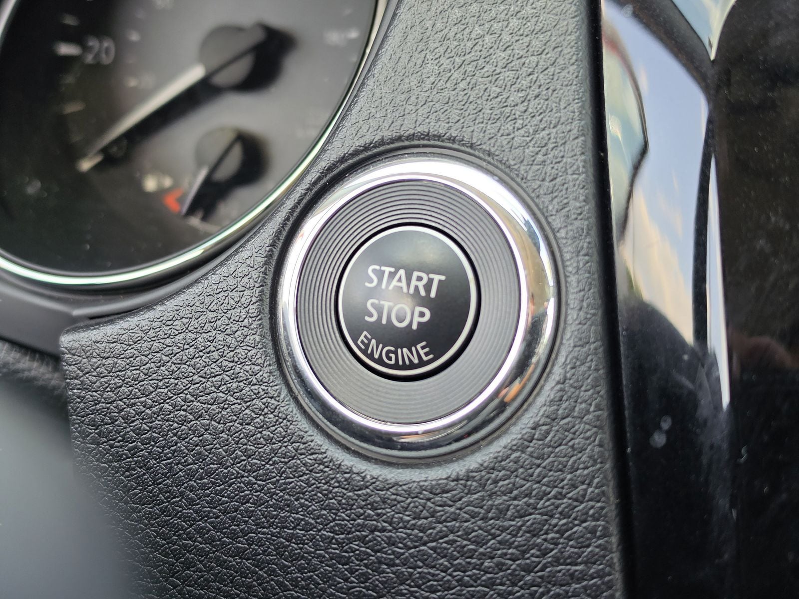 2022 Nissan Rogue Sport SV - Photo 32