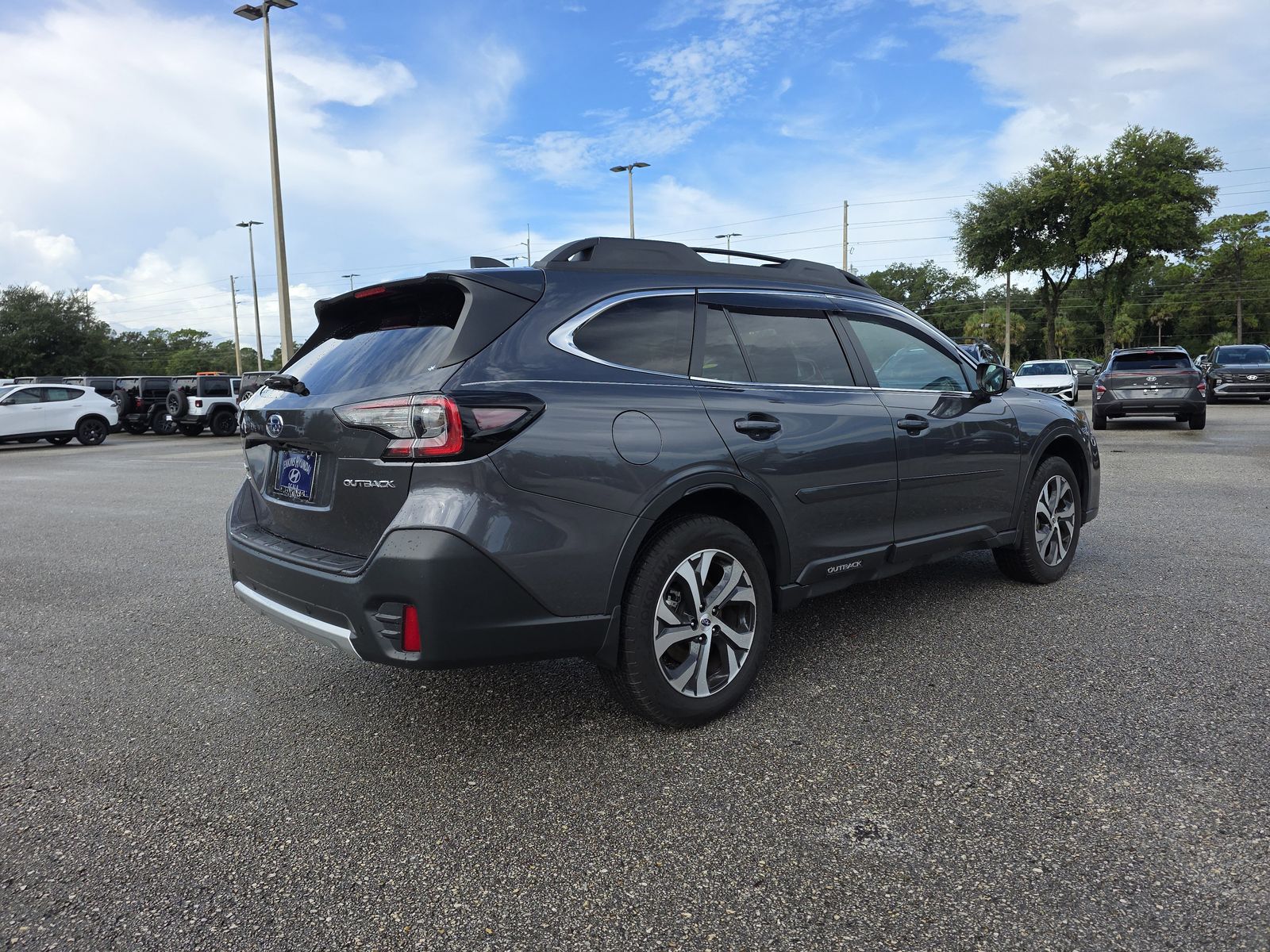 2022 Subaru Outback Limited photo 3