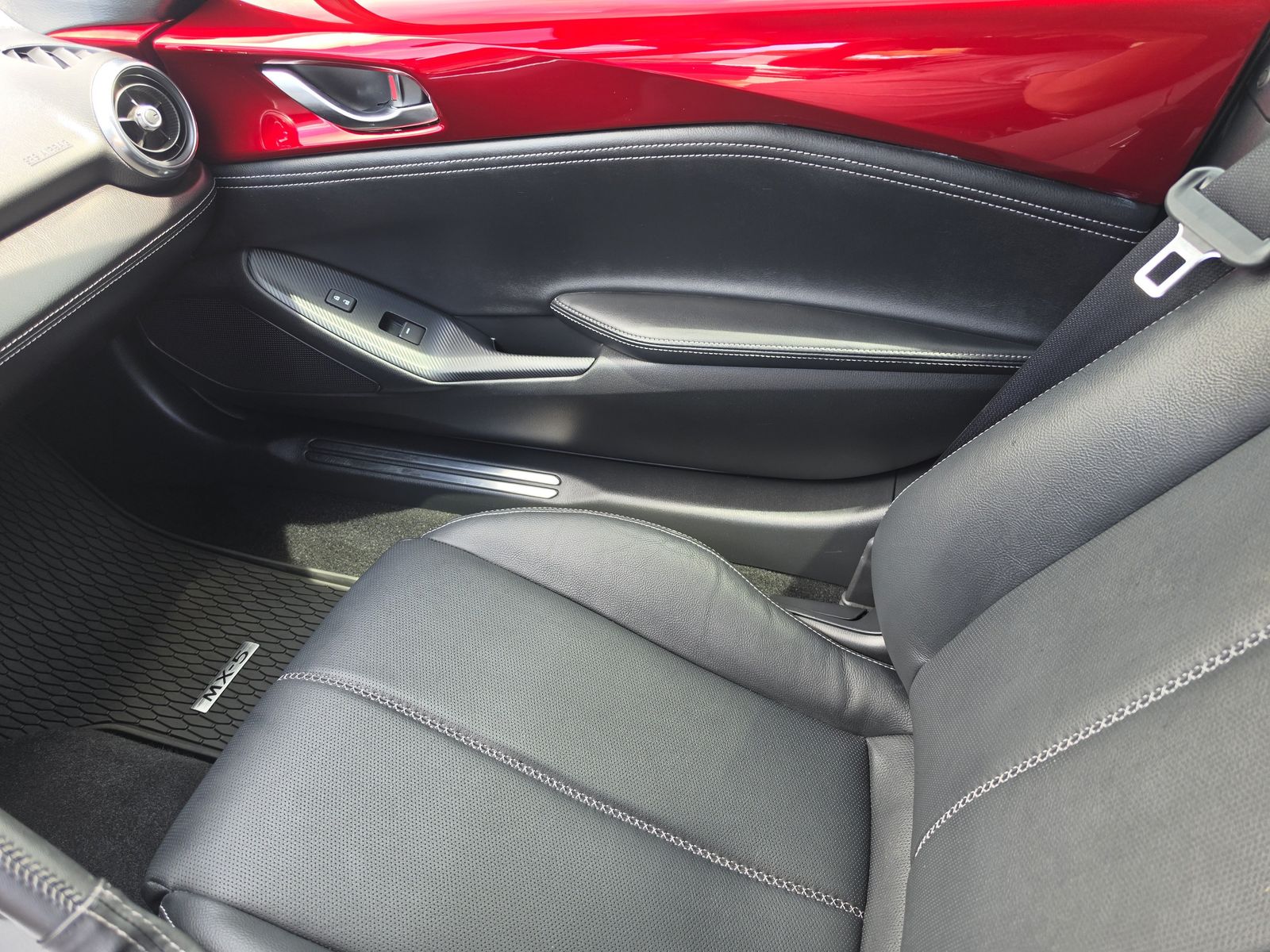 2025 Mazda MX-5 Miata RF Grand Touring - Photo 18