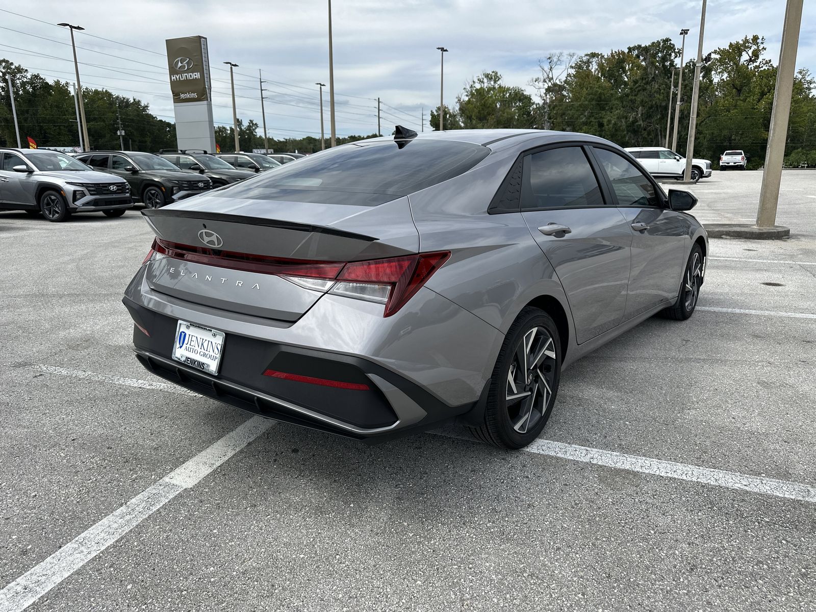 2025 Hyundai Elantra SEL Sport photo 3