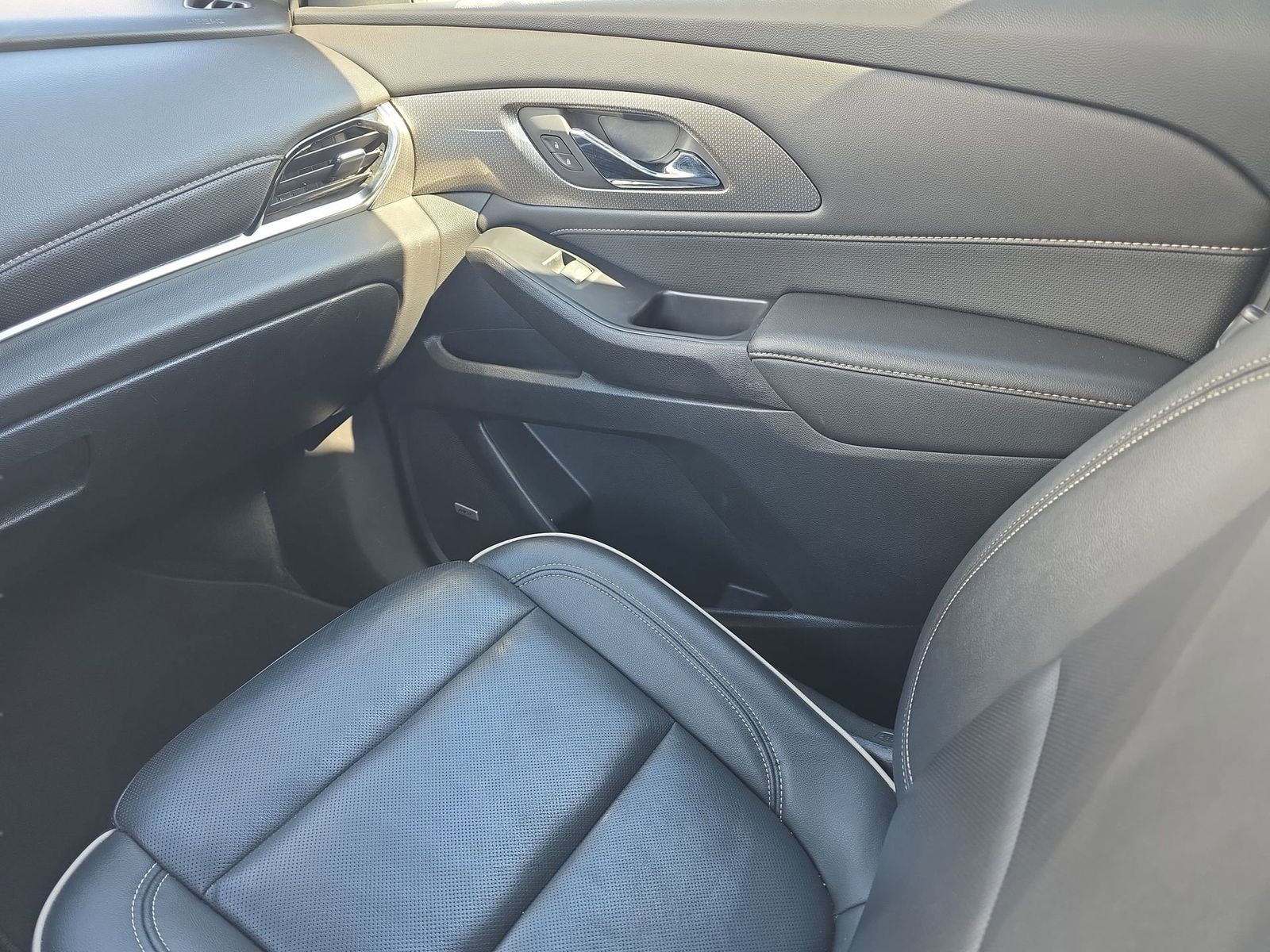2022 Chevrolet Traverse Premier - Photo 28
