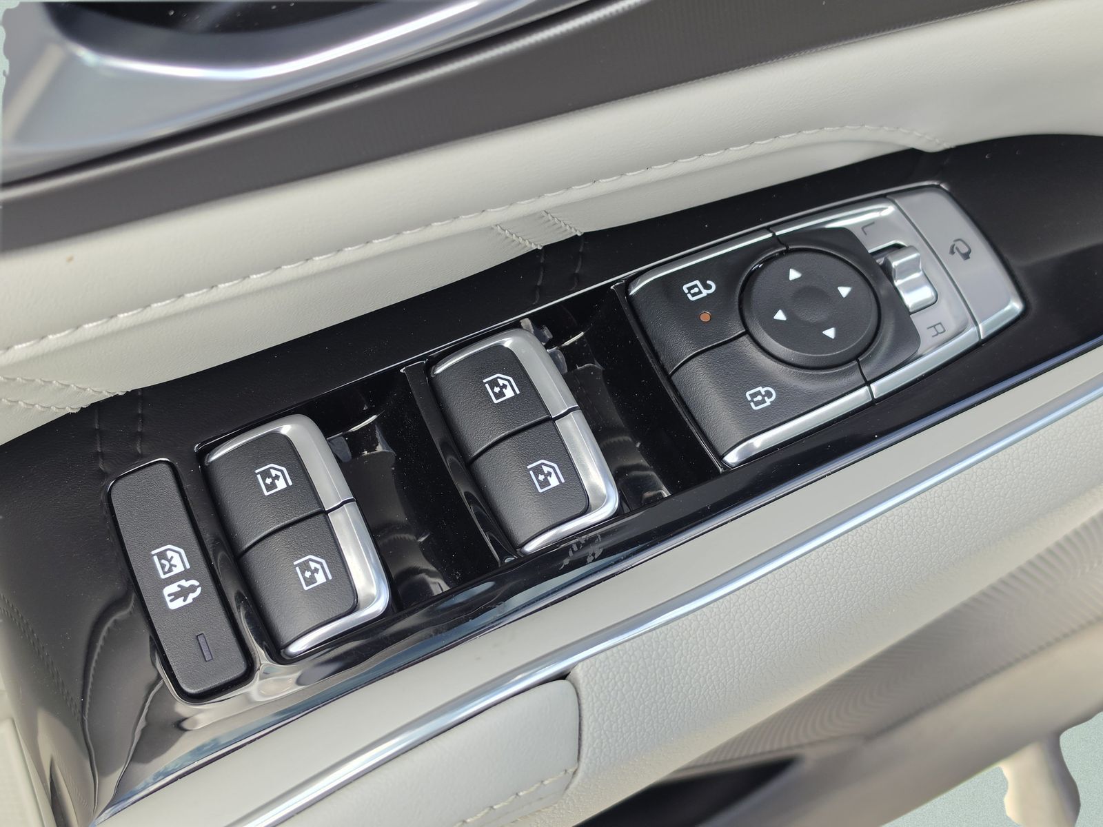 2025 Kia Sorento SX - Photo 24