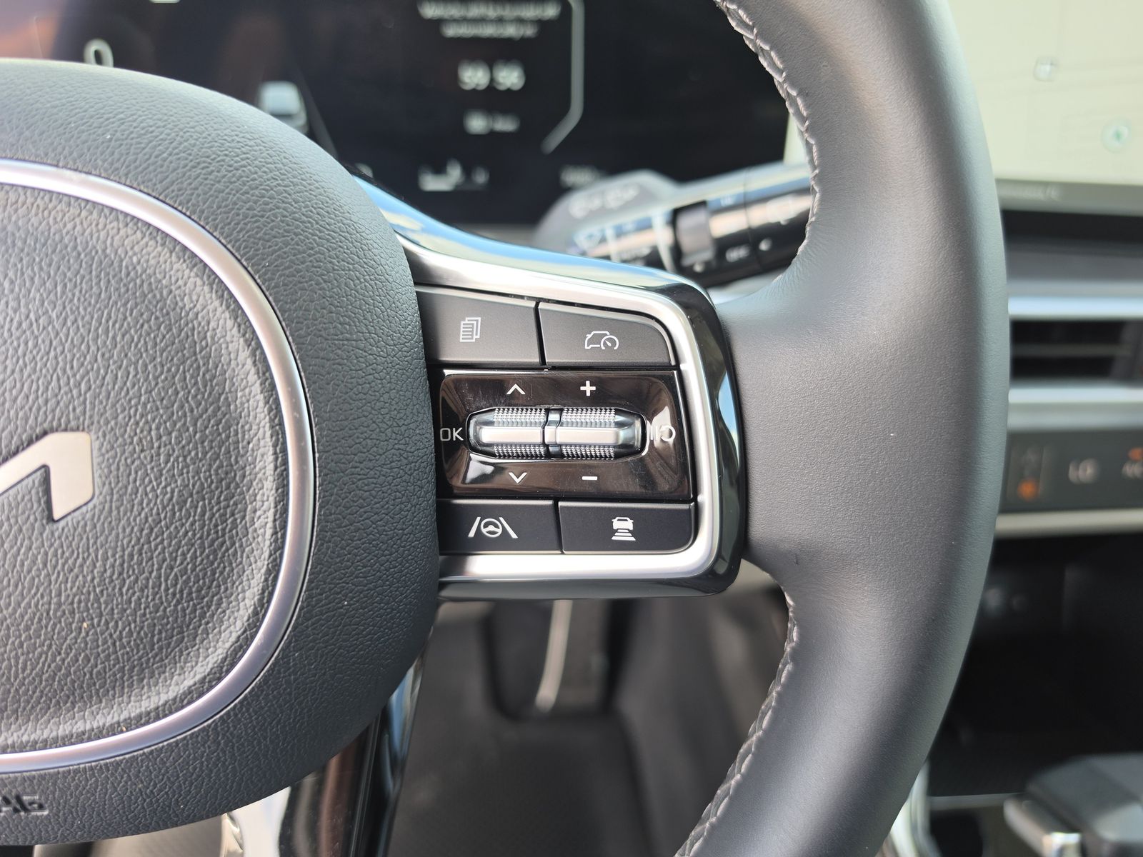 2025 Kia Sorento SX - Photo 36