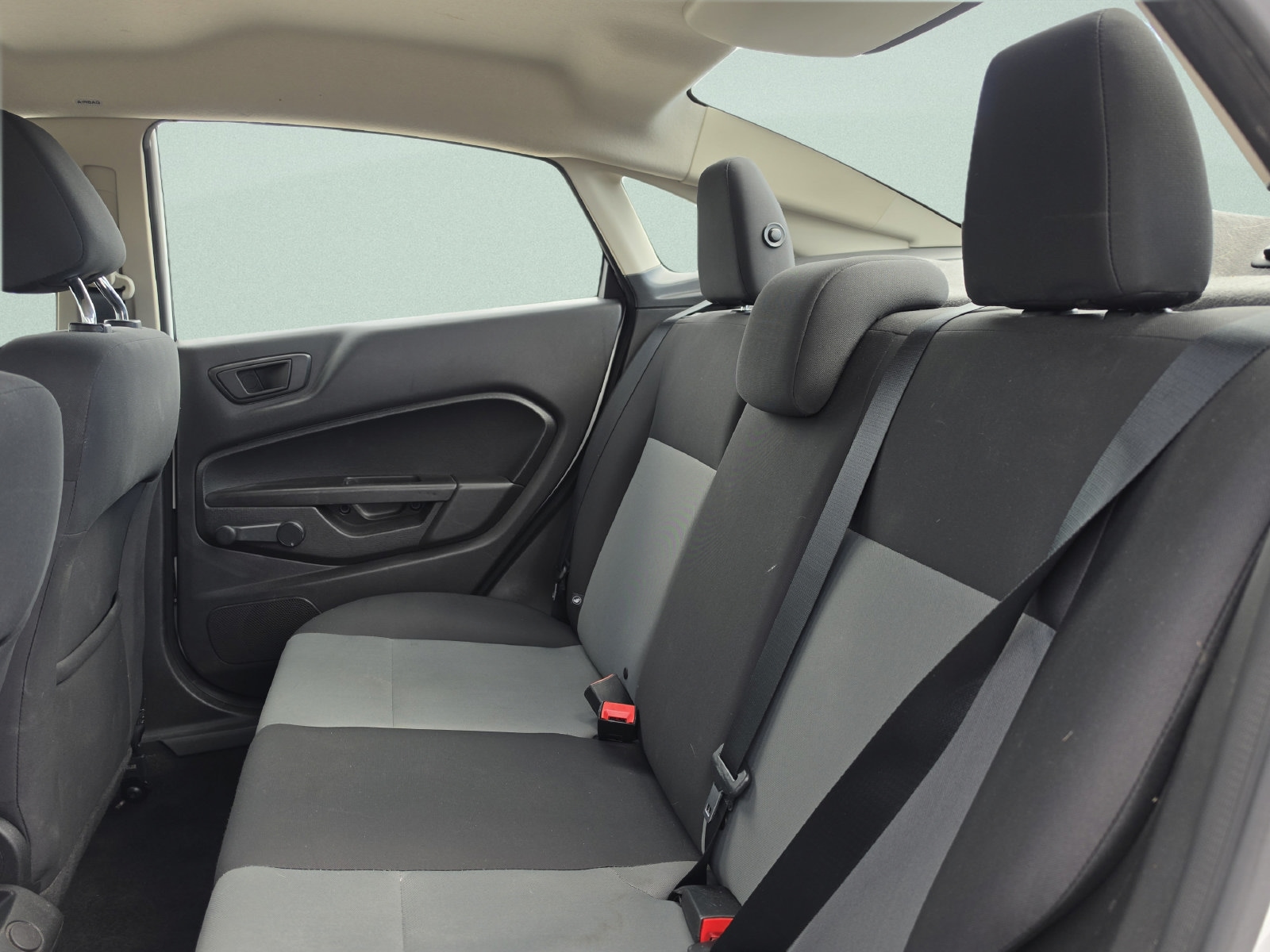 2018 Ford Fiesta S - Photo 19