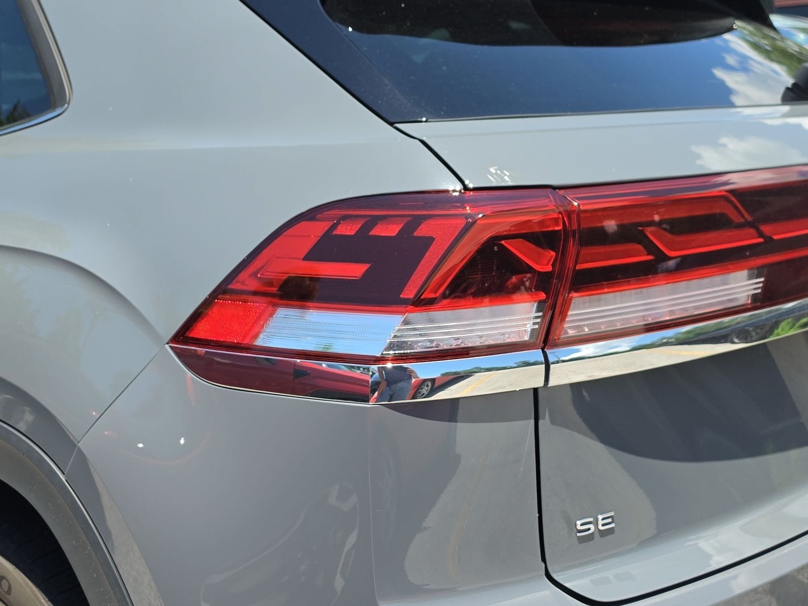 2024 Volkswagen Atlas Cross Sport SE w/Tech - Photo 10