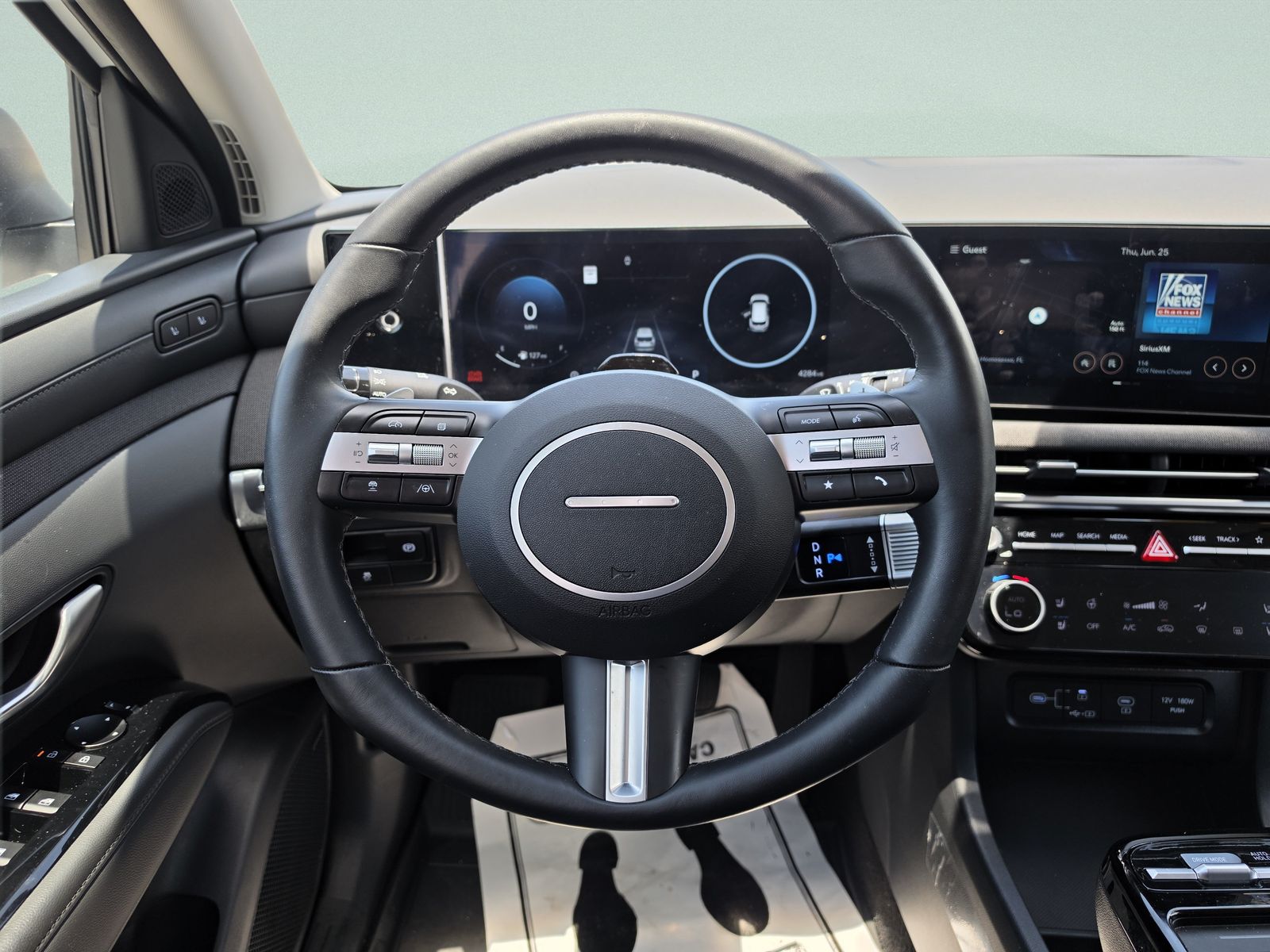 2025 Hyundai Tucson Limited - Photo 17