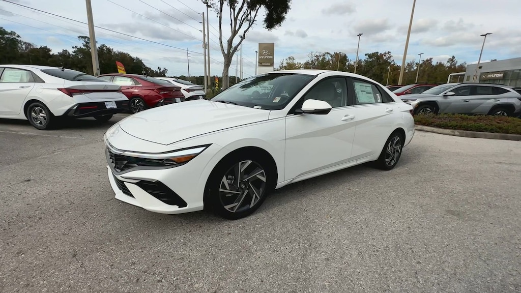 New 2025 Hyundai Elantra Limited Sedan