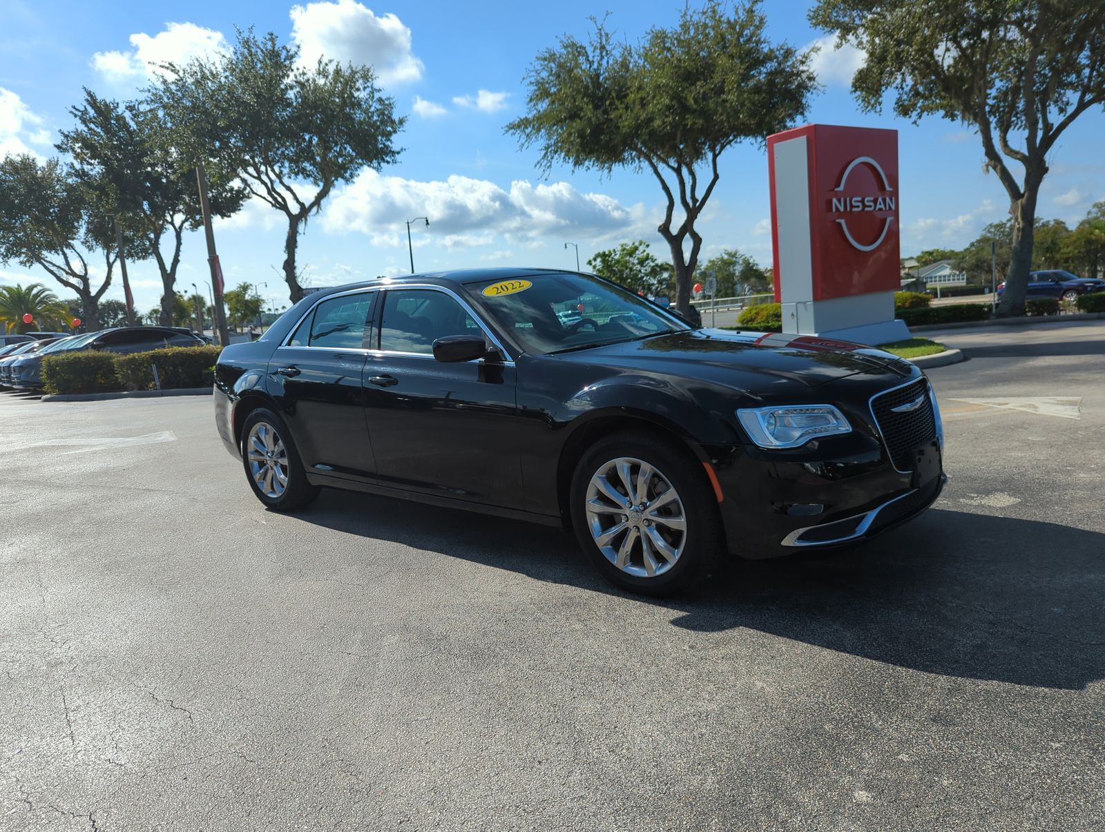 2022 Chrysler 300 Touring photo 2
