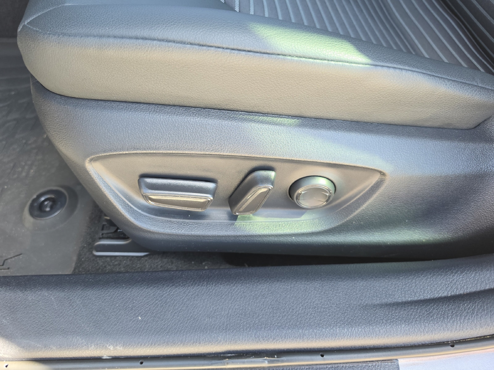 2024 Toyota Camry SE - Photo 25