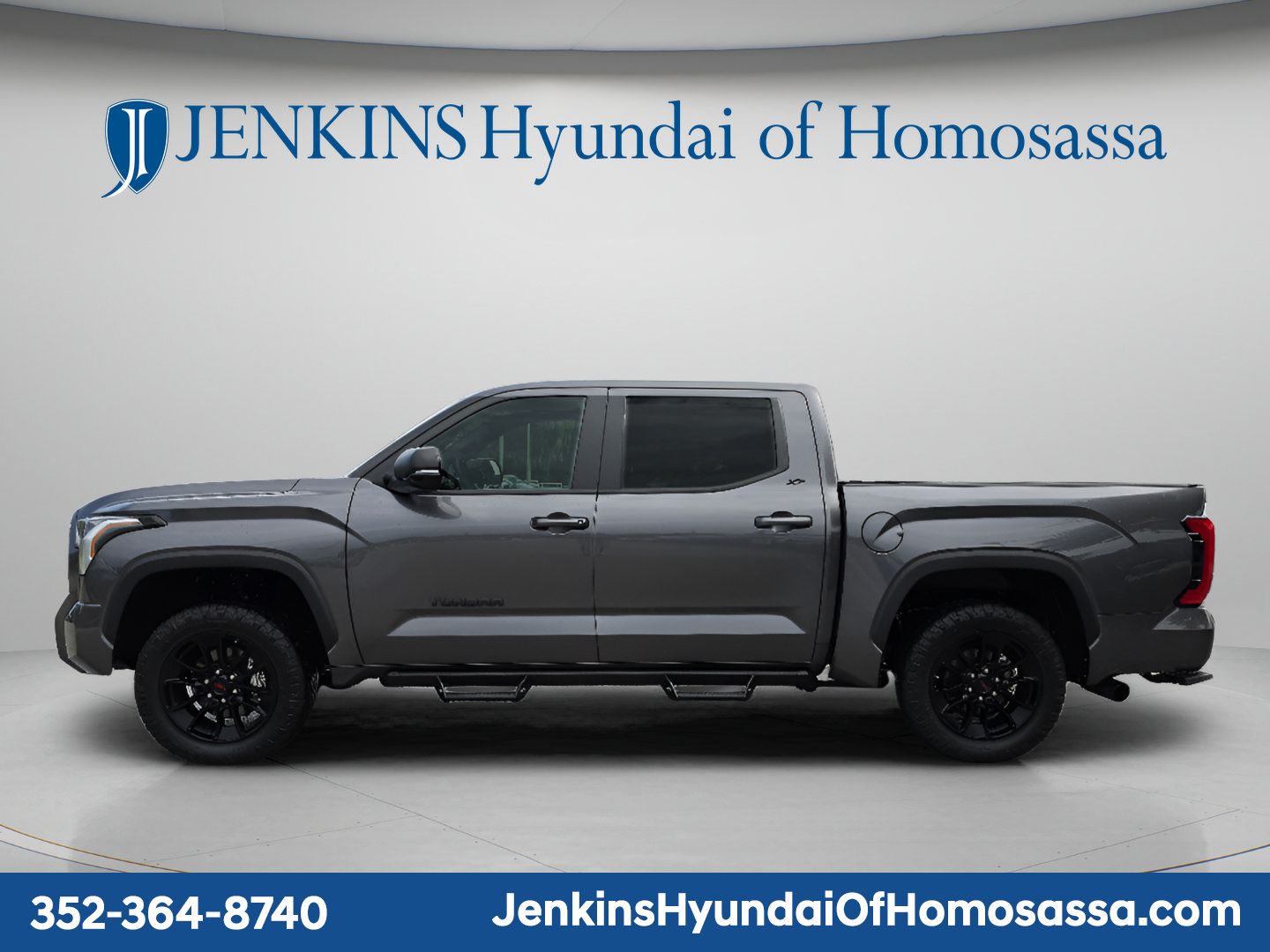 2025 Toyota Tundra SR5 - Photo 8