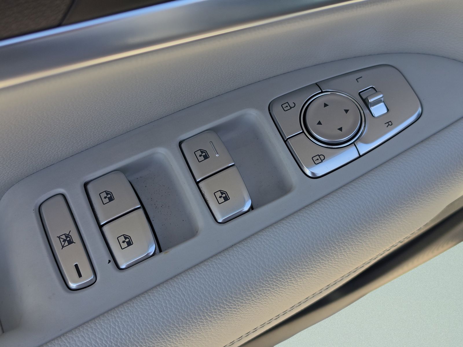 2025 GENESIS G70 Standard - Photo 20