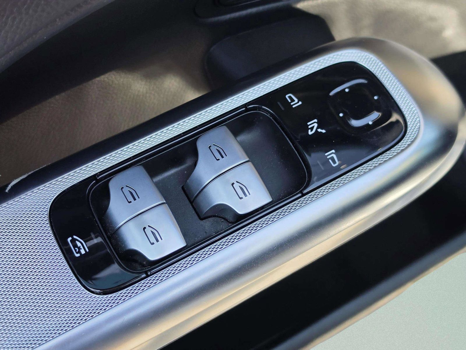 2025 Mercedes-Benz E-Class E350 - Photo 29