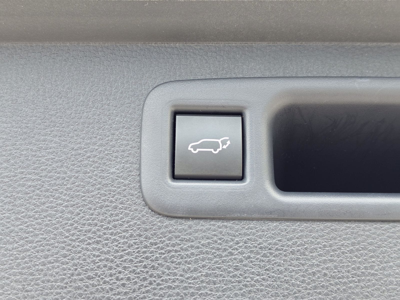 2025 Toyota Highlander XLE Nightshade - Photo 14
