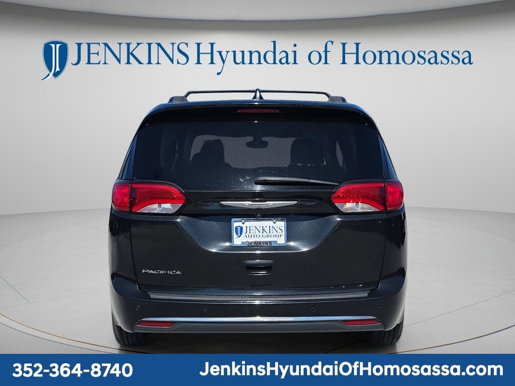 Used 2017 Chrysler Pacifica Touring-L Van