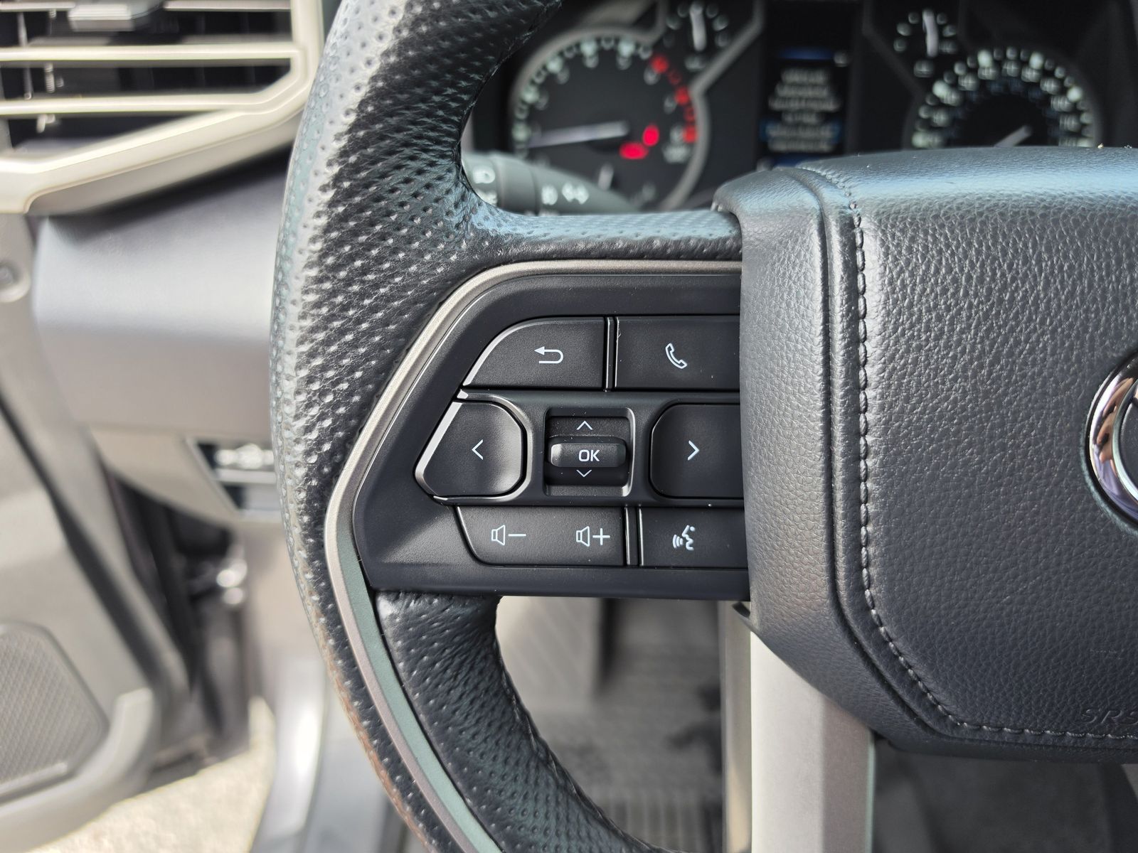 2025 Toyota Tundra SR5 - Photo 29