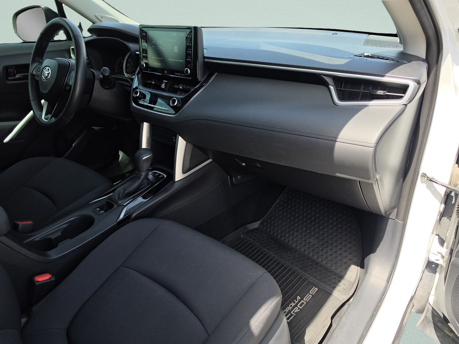 2022 Toyota Corolla Cross LE - Photo 18