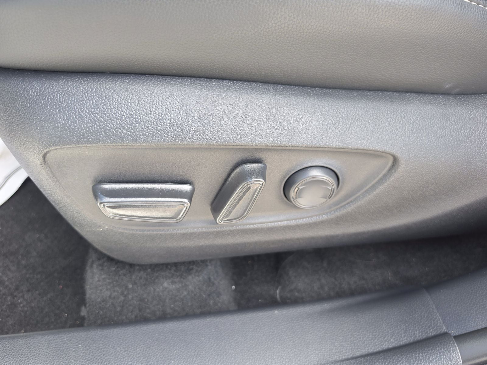 2025 Toyota Highlander XLE Nightshade - Photo 24