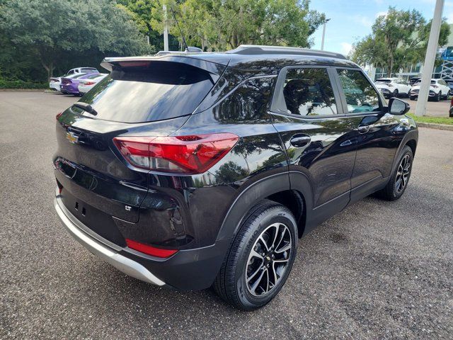 2024 Chevrolet Trailblazer LT photo 2
