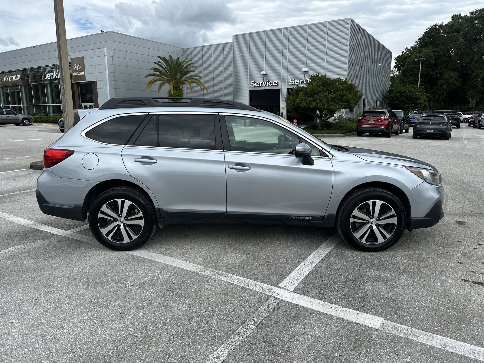 2019 Subaru Outback 3.6R Limited photo 3