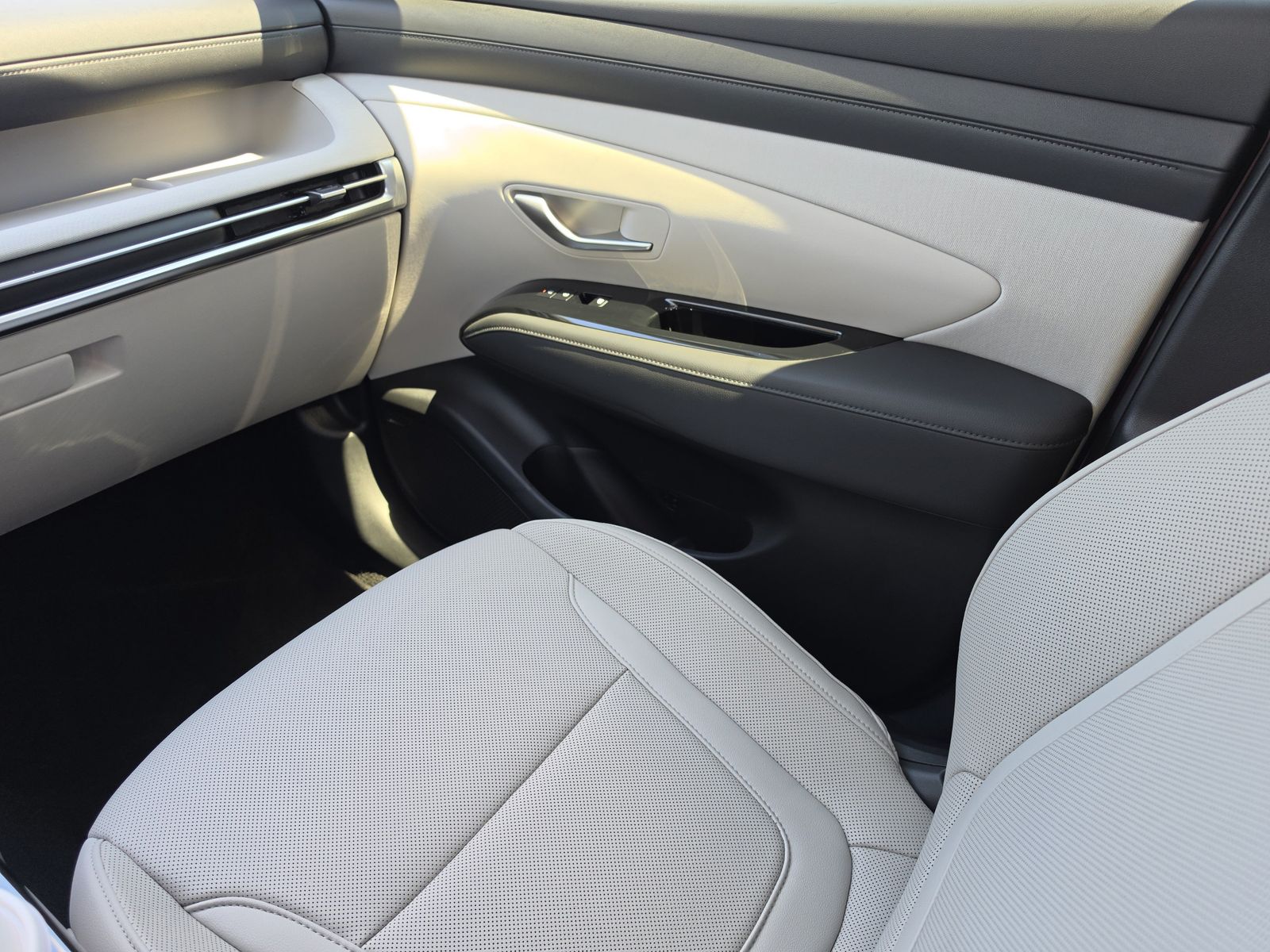 2025 Hyundai Tucson Limited - Photo 19