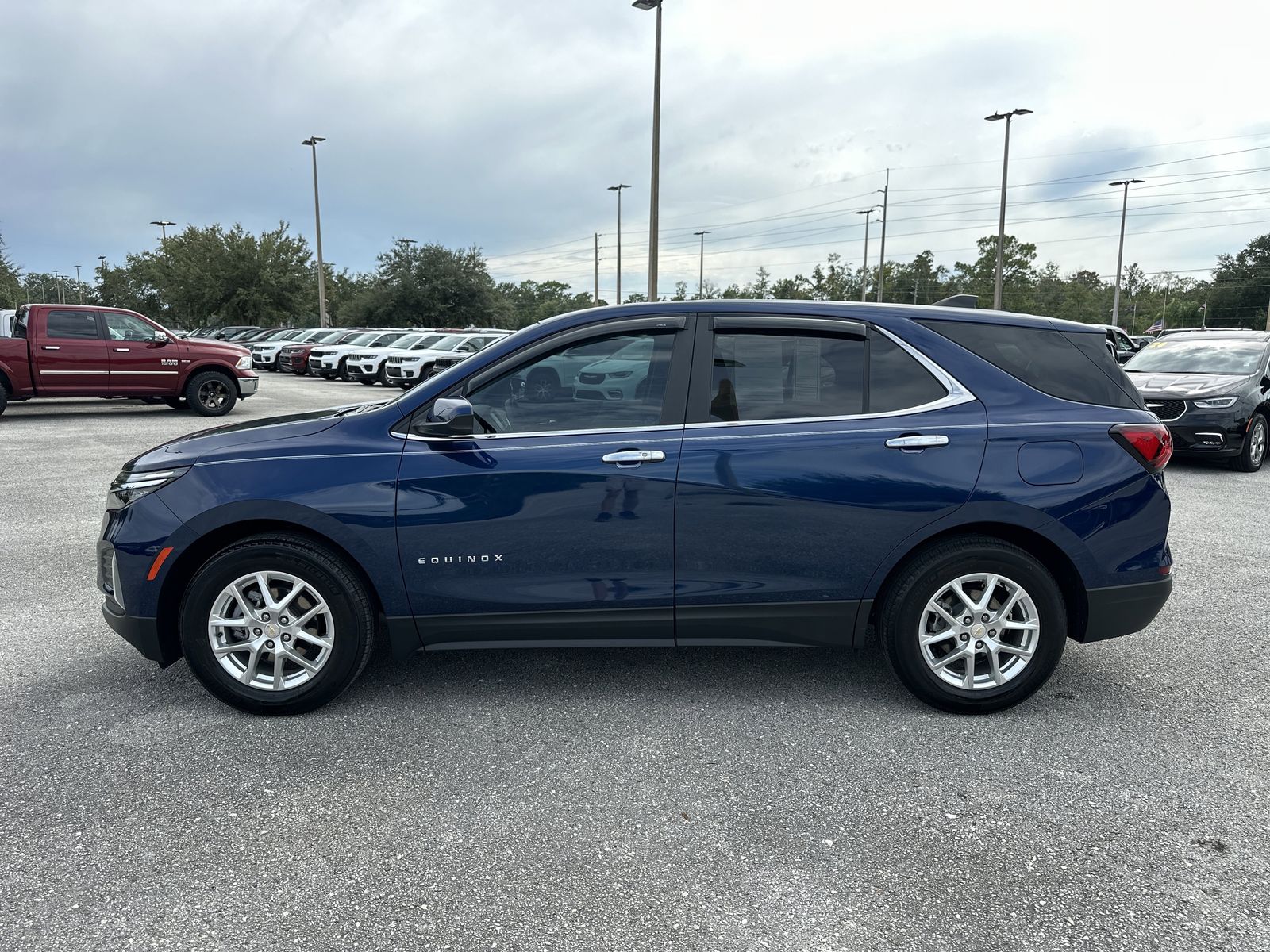 2022 Chevrolet Equinox photo 2