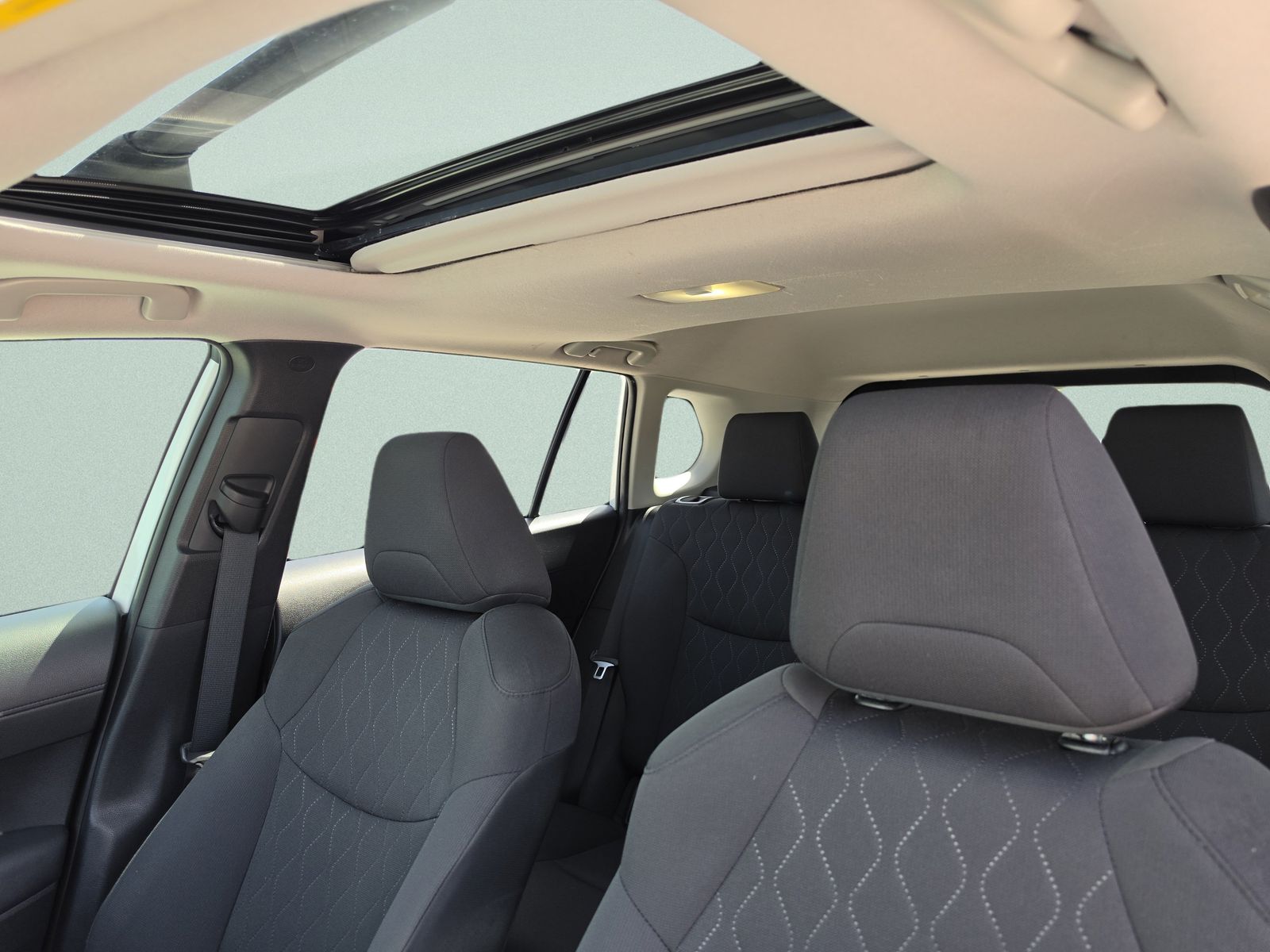 2022 Toyota Corolla Cross LE - Photo 27