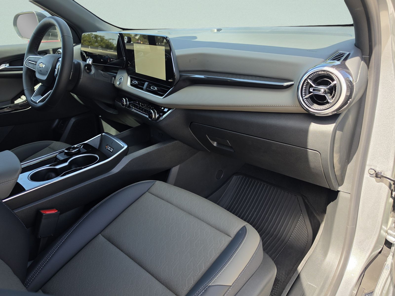 2026 Chevrolet Equinox LT - Photo 17
