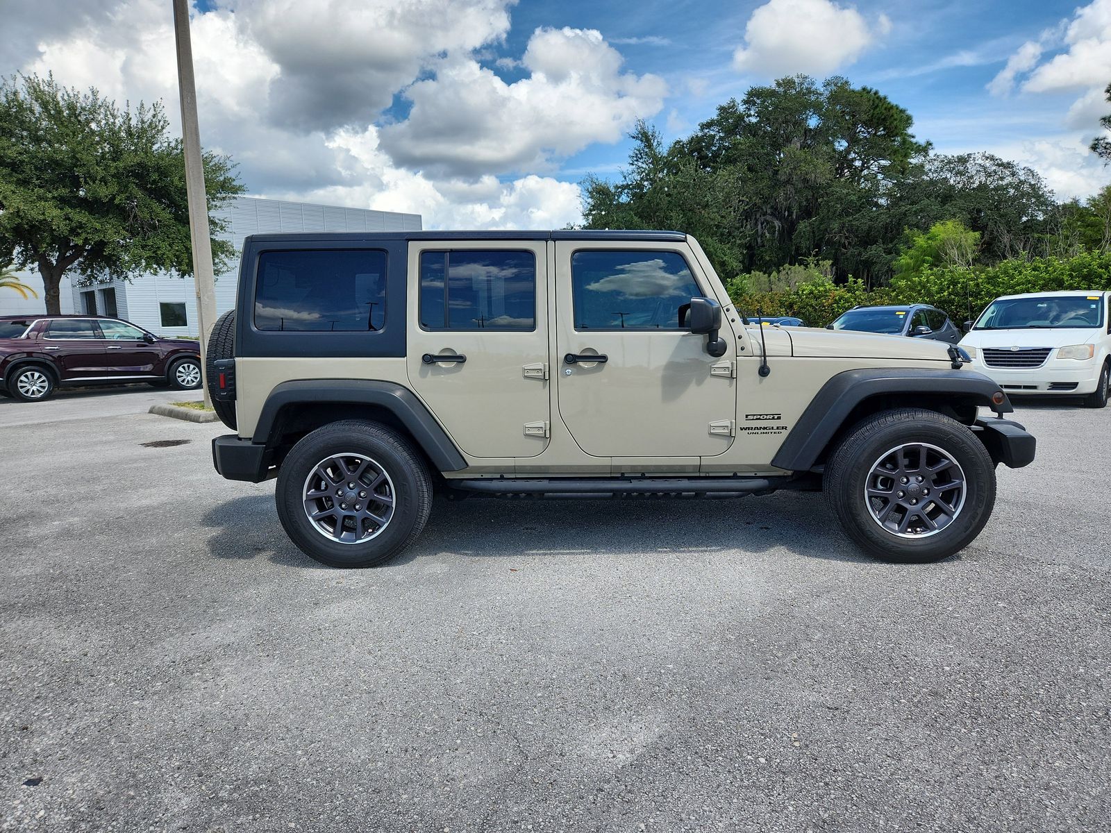 2017 Jeep Wrangler Unlimited Sport photo 3