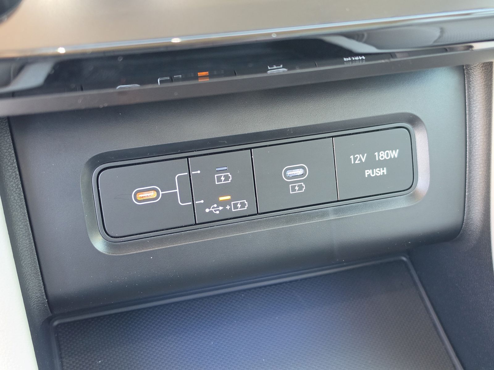 2025 Hyundai Tucson Limited - Photo 28