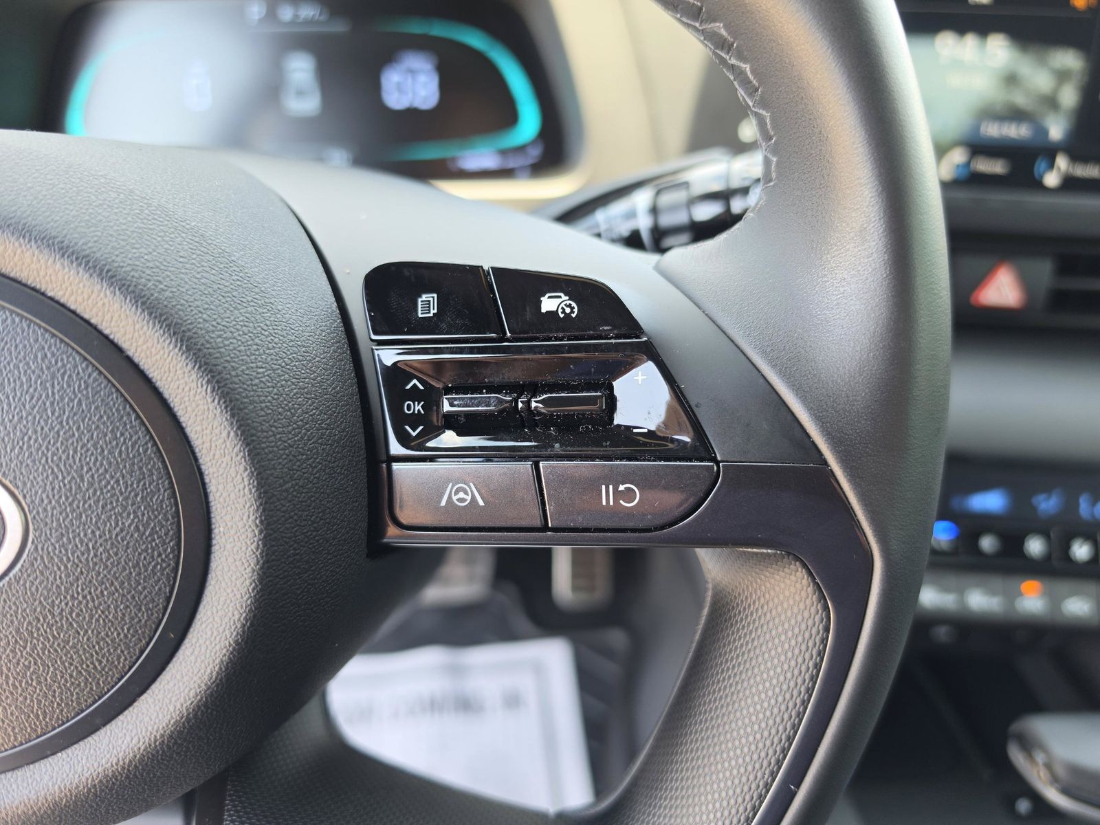 2025 Hyundai Elantra SEL - Photo 29