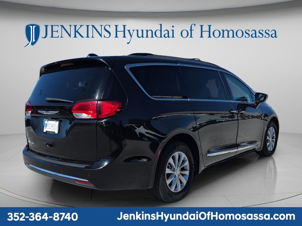 Used 2017 Chrysler Pacifica Touring-L Van