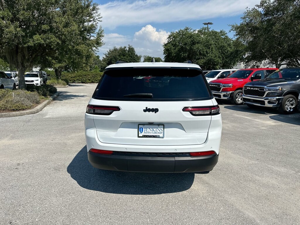 Used 2024 Jeep Grand Cherokee L Laredo SUV
