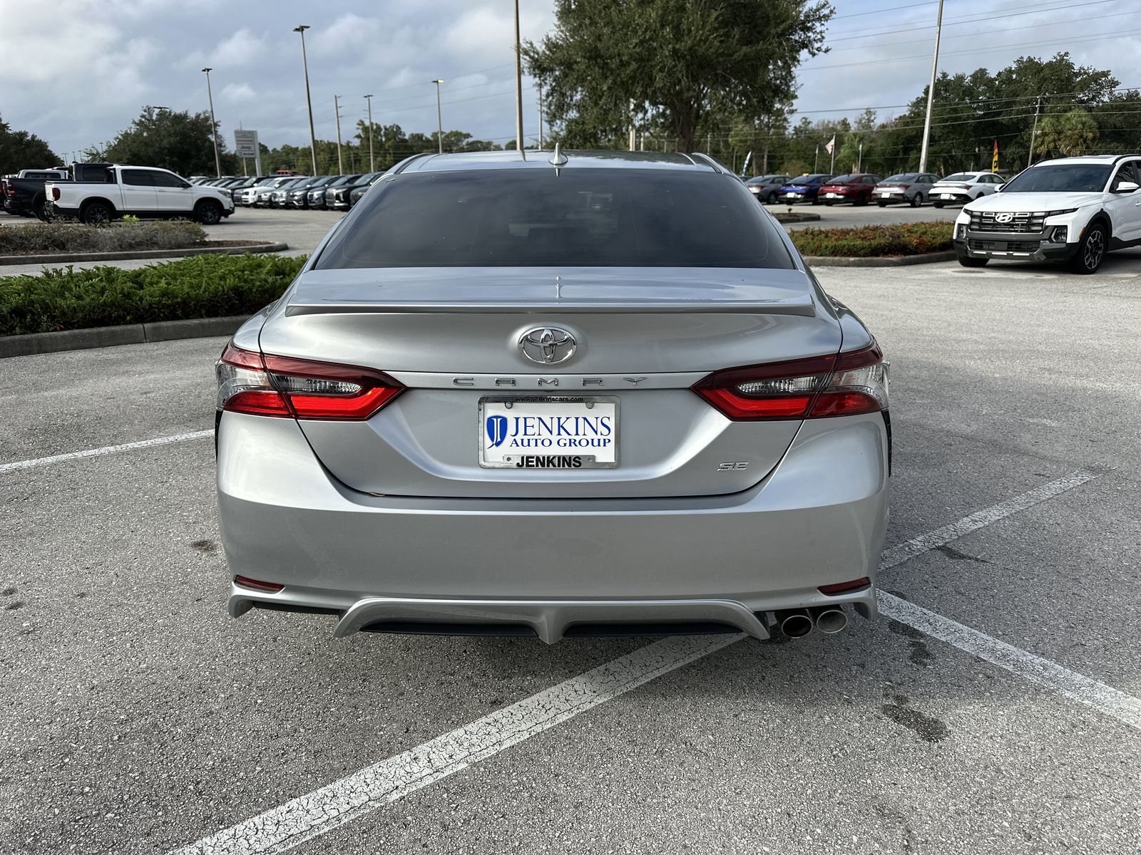 2022 Toyota Camry SE photo 4