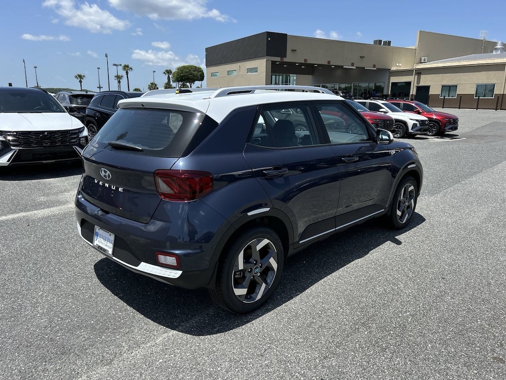 New 2025 Hyundai Venue Limited SUV