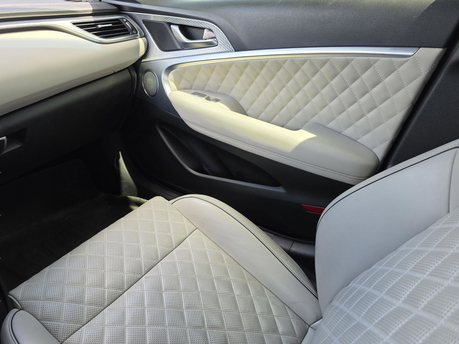 2022 GENESIS G70 Standard - Photo 18