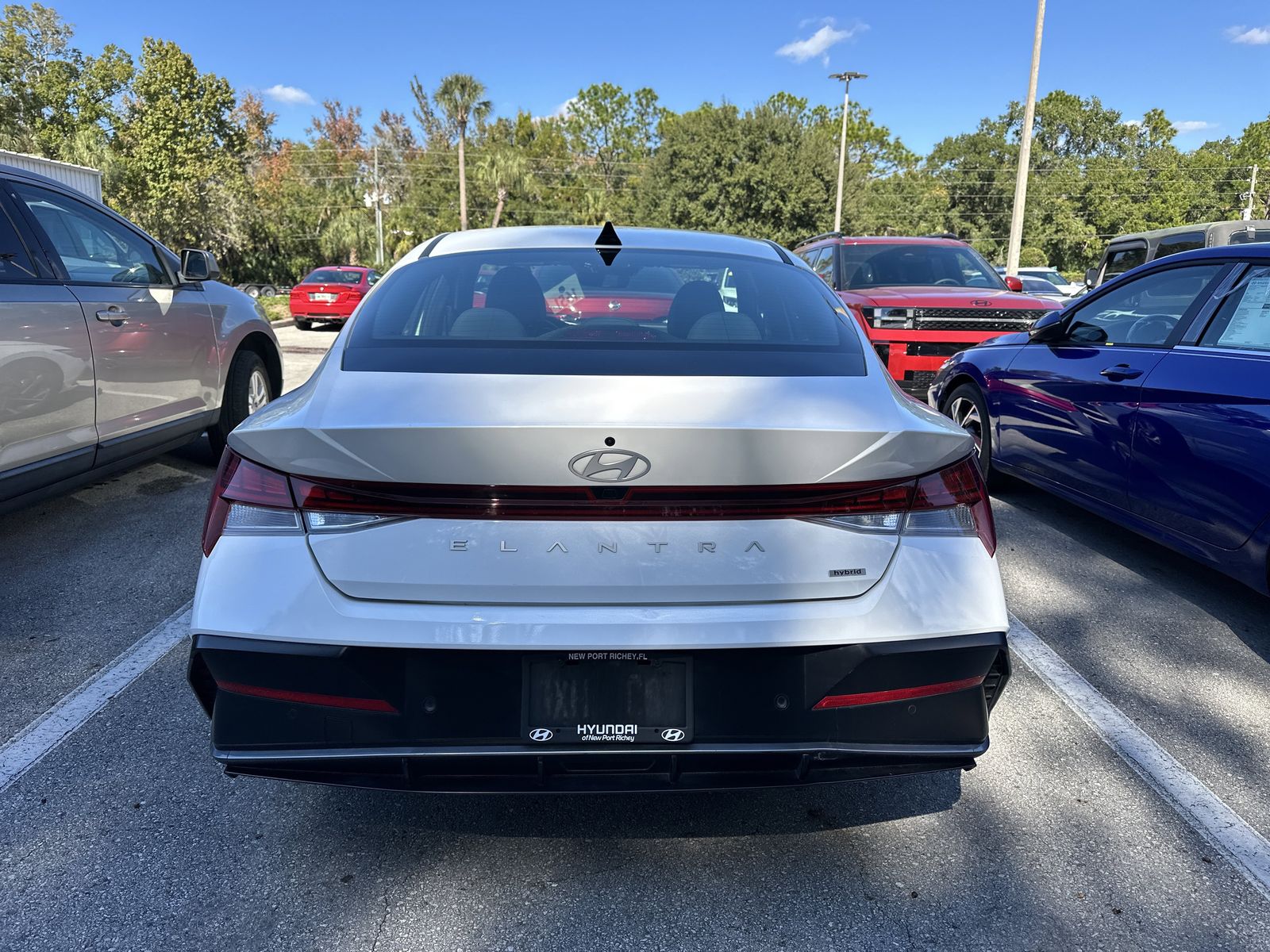 2024 Hyundai Elantra Hybrid Limited photo 4