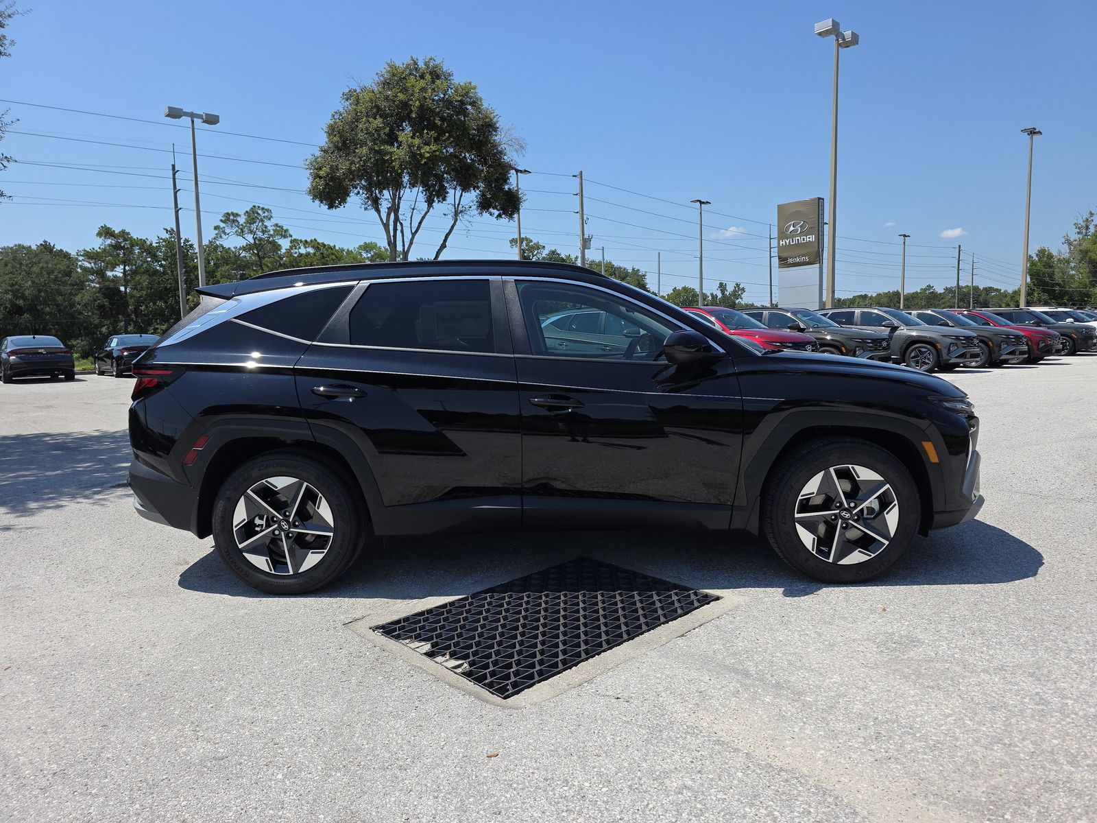 2025 Hyundai Tucson SEL photo 2