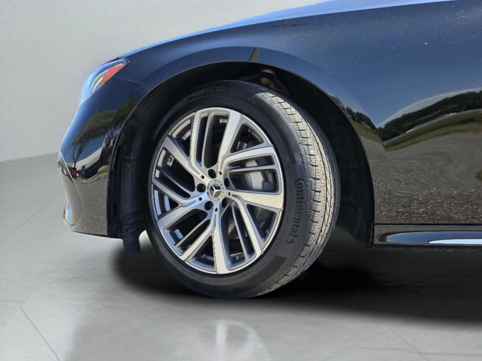 2025 Mercedes-Benz E-Class E350 - Photo 40