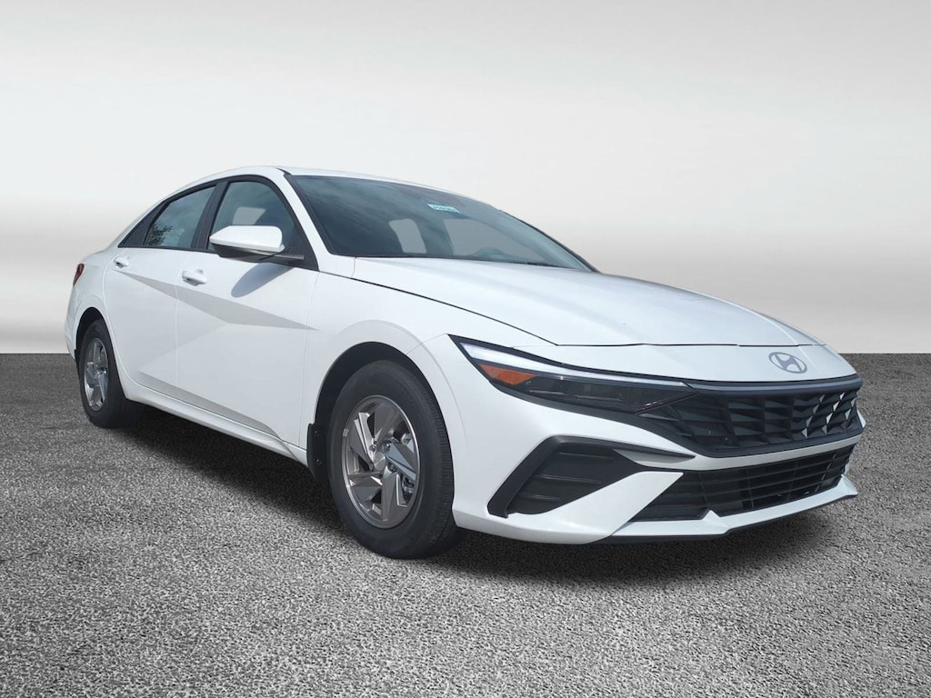 New 2025 Hyundai Elantra SE Sedan