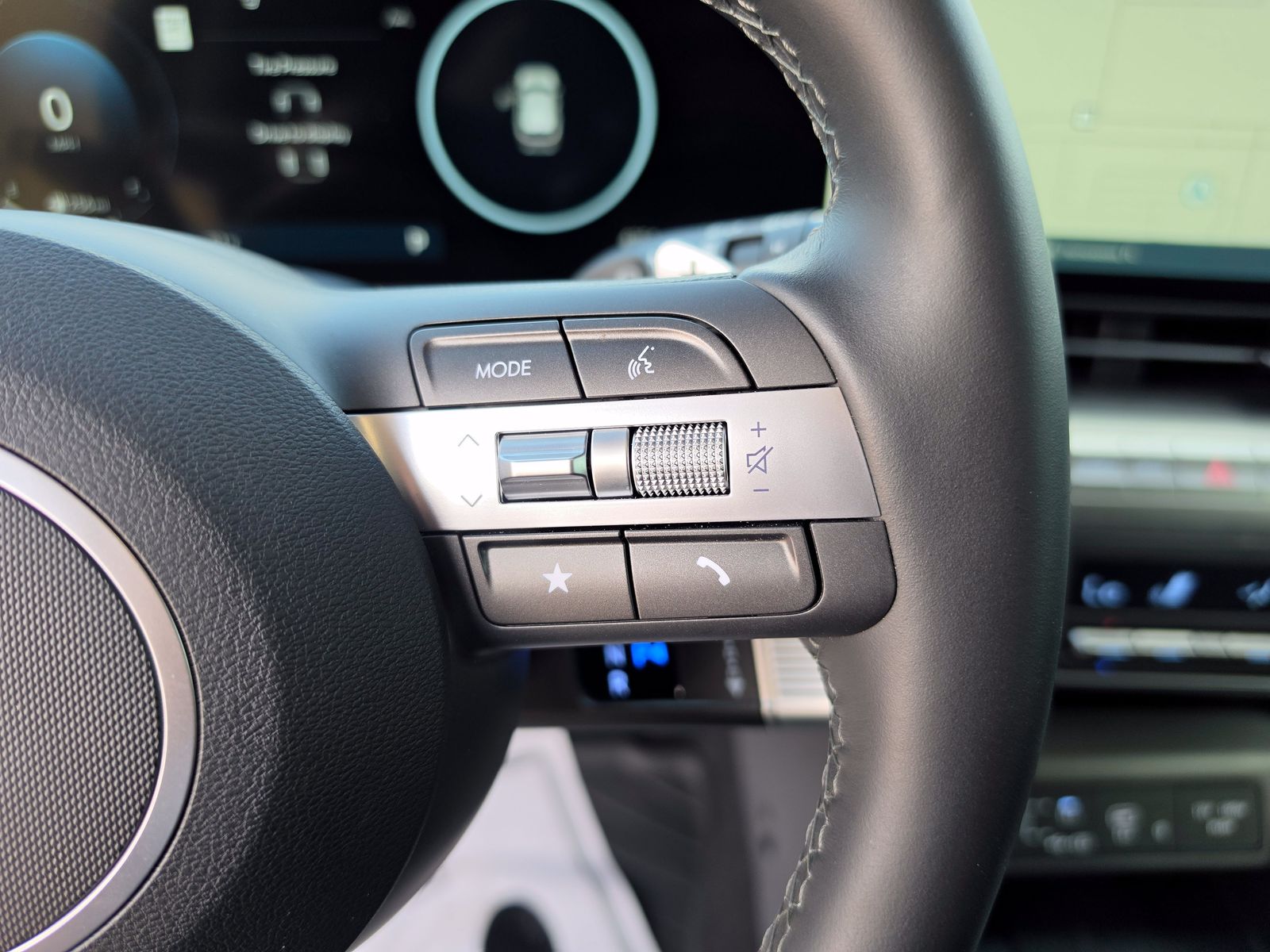 2025 Hyundai Kona SEL Convenience - Photo 31