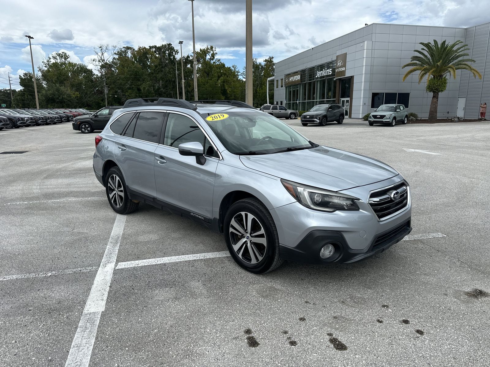 2019 Subaru Outback 3.6R Limited photo 2