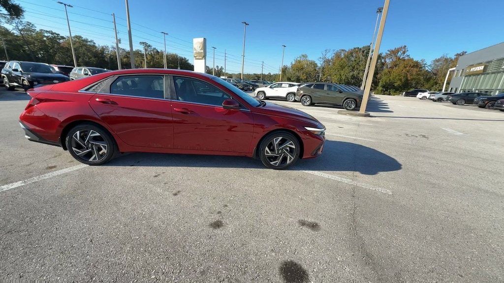 New 2025 Hyundai Elantra Limited Sedan
