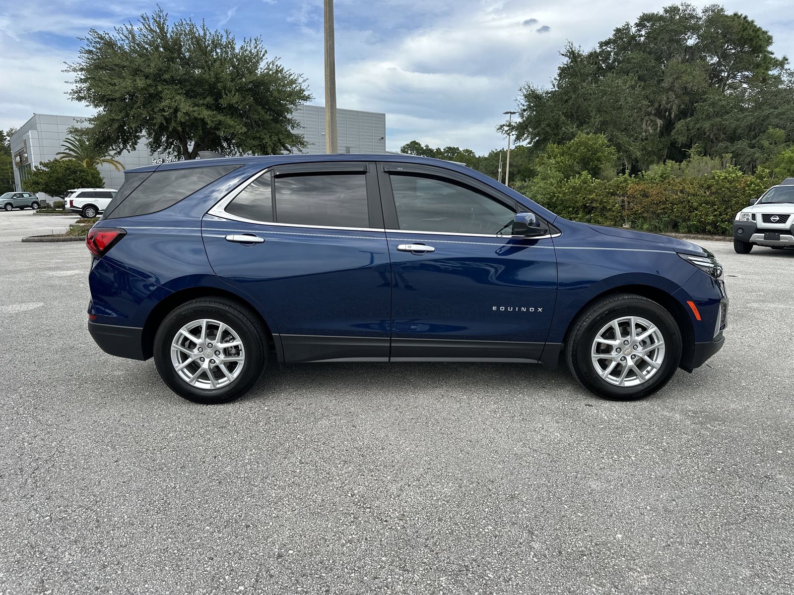 2022 Chevrolet Equinox photo 2