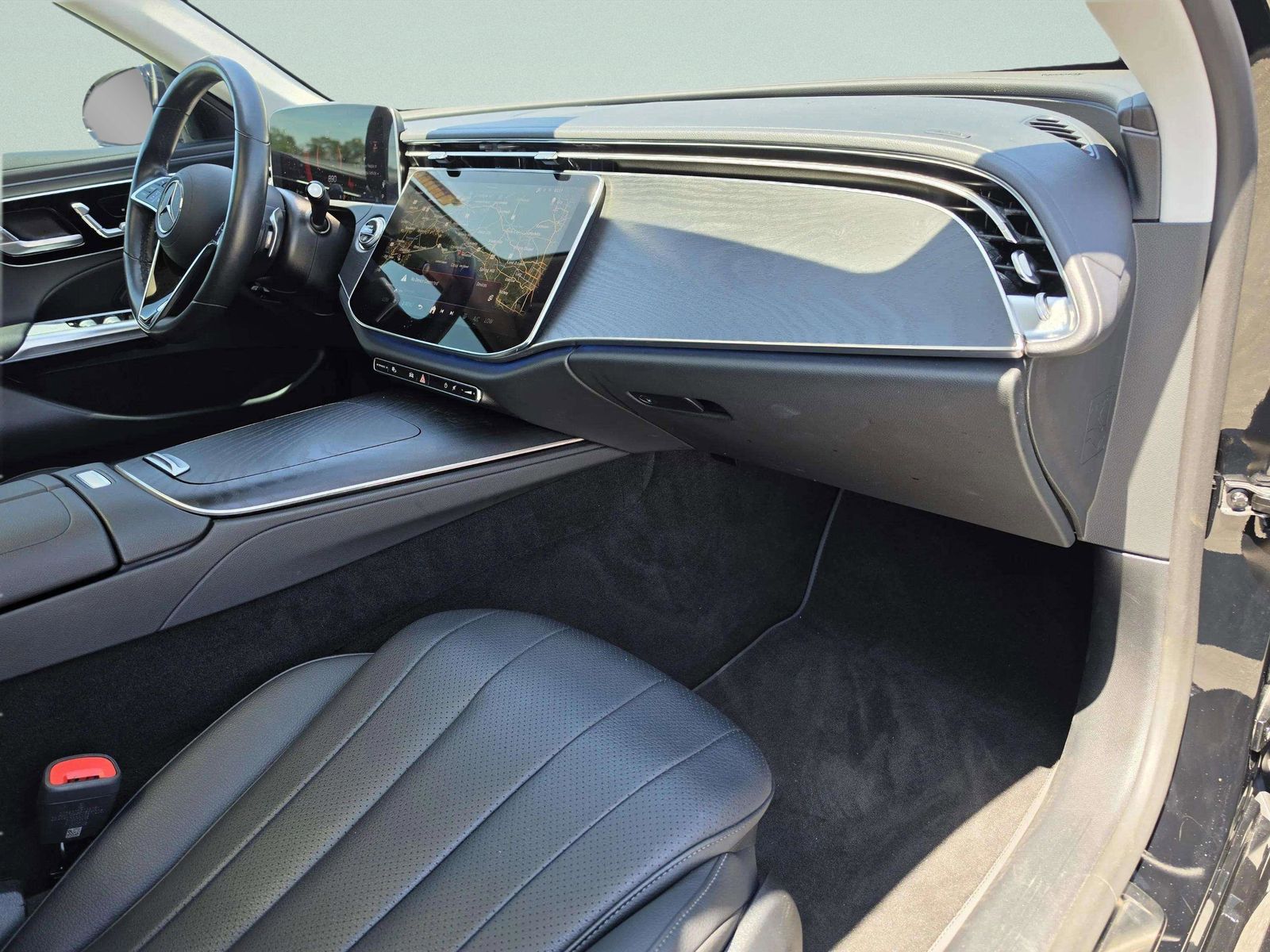 2025 Mercedes-Benz E-Class E350 - Photo 34
